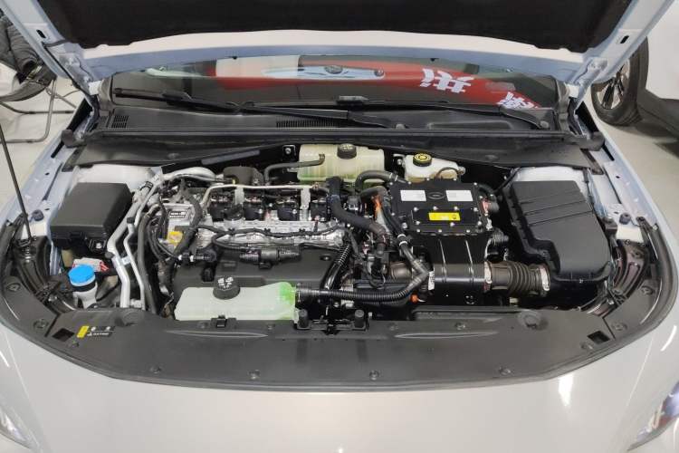 Used GAC Trumpchi EMPOW 2023 Shadow Leopard H Smart Hybrid Edition Engine Bay