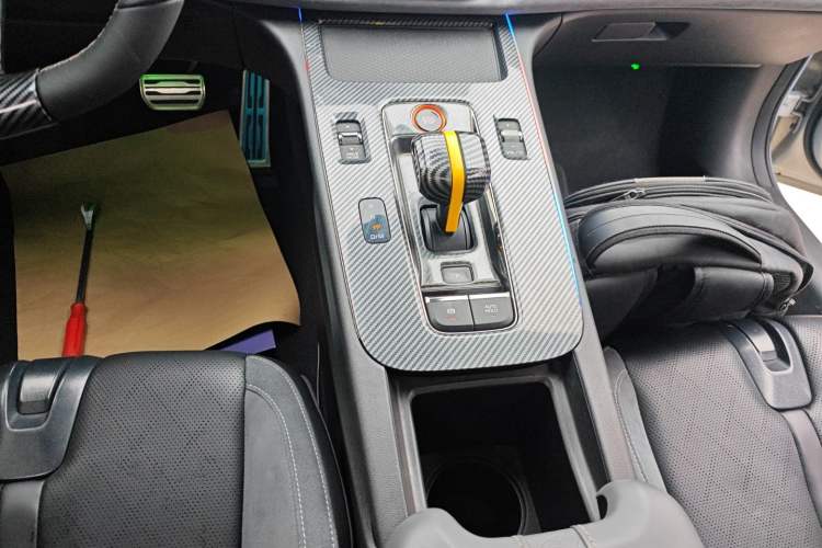 Used GAC Trumpchi EMPOW 2023 400T Automatic R PRO Gear Lever