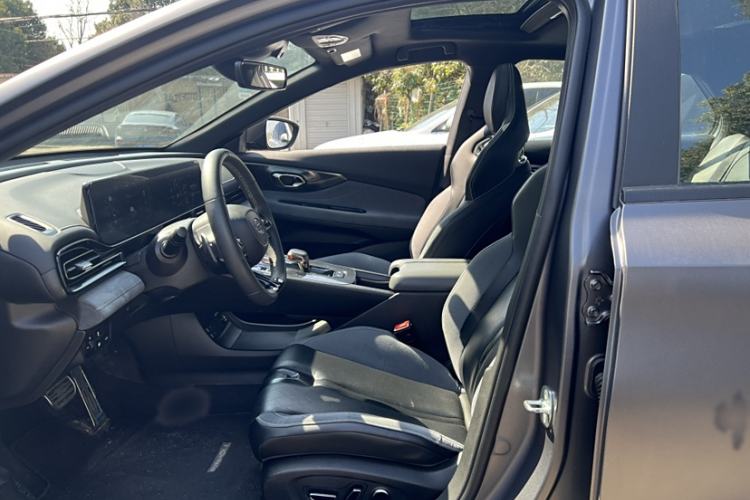 Used GAC Trumpchi EMPOW 2023 400T Automatic R MAX Interior 2