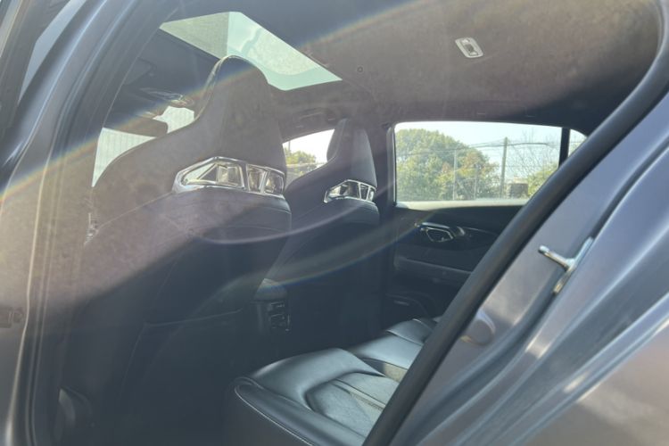 Used GAC Trumpchi EMPOW 2023 400T Automatic R MAX Interior 4