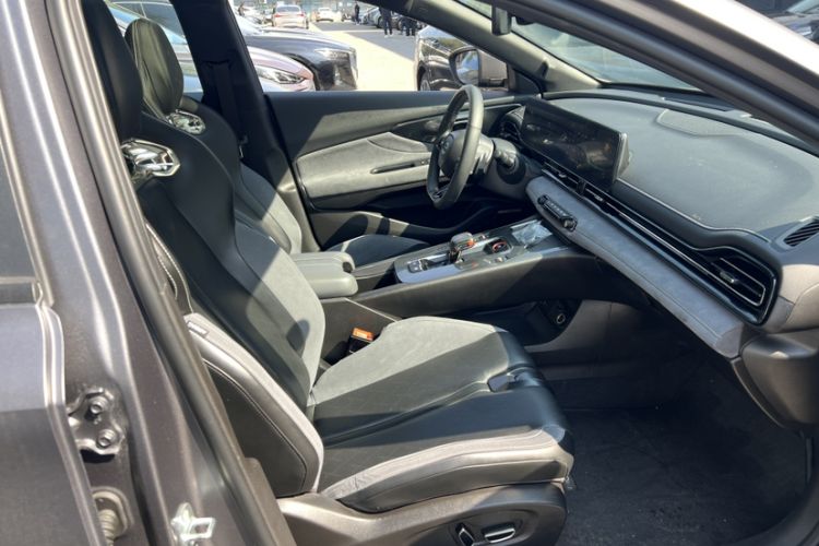 Used GAC Trumpchi EMPOW 2023 400T Automatic R MAX Interior 5