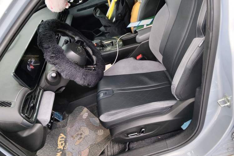 Used GAC Trumpchi EMPOW 2023 400T Automatic R PRO Left Front Seat