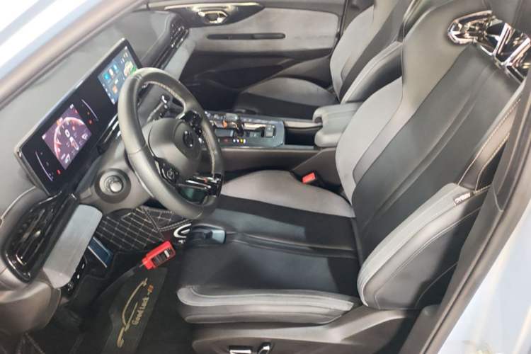 Used GAC Trumpchi EMPOW 2023 400T Automatic R PRO Left Front Seat