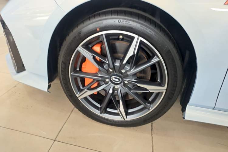 Used GAC Trumpchi EMPOW 2023 400T Automatic R PRO Left Front Wheel Hub