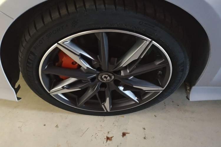 Used GAC Trumpchi EMPOW 2023 400T Automatic R PRO Left Front Wheel Hub