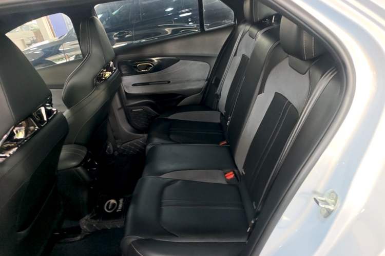 Used GAC Trumpchi EMPOW 2023 400T Automatic R PRO Left Rear Seat