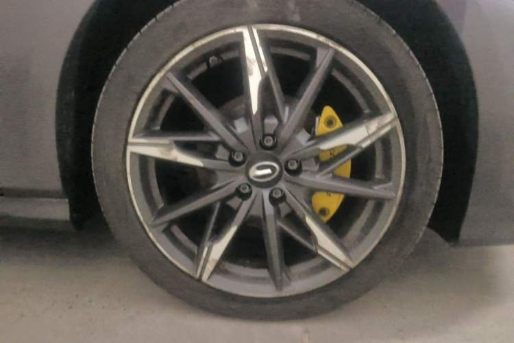Used GAC Trumpchi EMPOW 2023 270T DCT J16 Version Right Front Wheel Hub