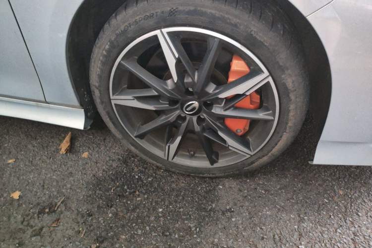 Used GAC Trumpchi EMPOW 2023 400T Automatic R PRO Right Front Wheel Hub