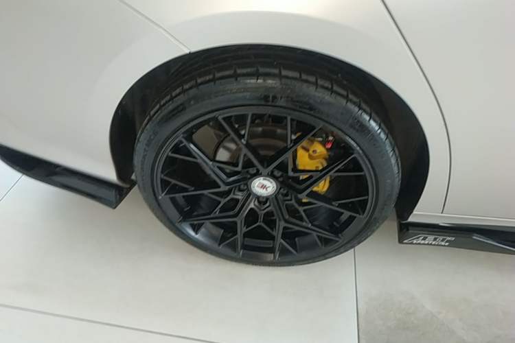Used GAC Trumpchi EMPOW 2023 270T DCT J15 Version Right Rear Wheel Hub