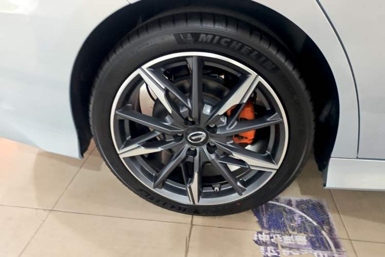 Used GAC Trumpchi EMPOW 2023 400T Automatic R PRO Right Rear Wheel Hub