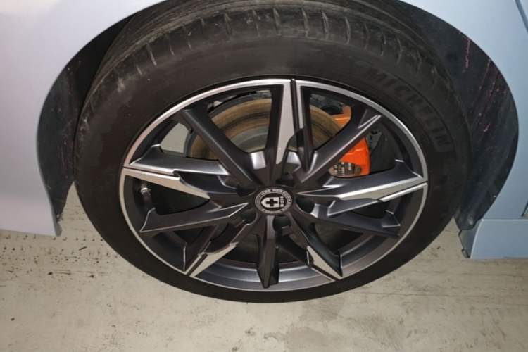 Used GAC Trumpchi EMPOW 2023 400T Automatic R PRO Right Rear Wheel Hub