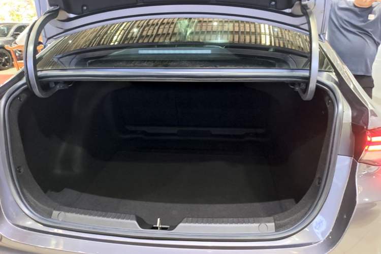 Used GAC Trumpchi EMPOW 2023 270T DCT J15 Version Trunk
