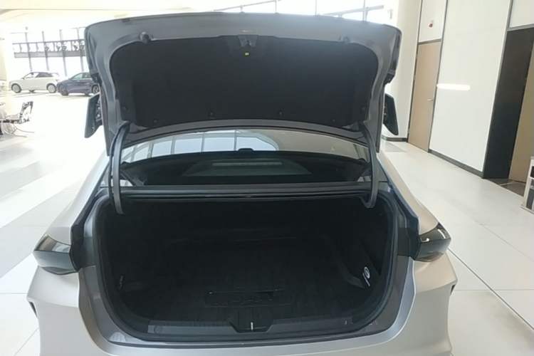 Used GAC Trumpchi EMPOW 2023 270T DCT J15 Version Trunk