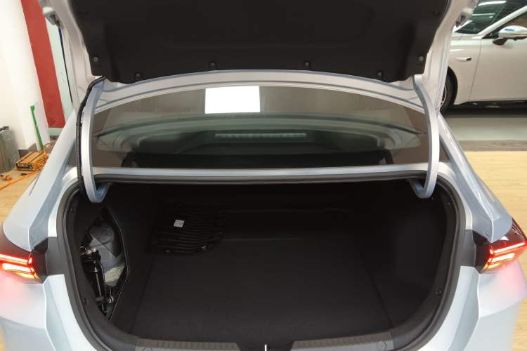 Used GAC Trumpchi EMPOW 2023 Shadow Leopard H High-Energy Hybrid Edition Trunk