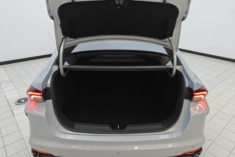 Used GAC Trumpchi EMPOW 2023 Shadow Leopard H Smart Hybrid Edition Trunk