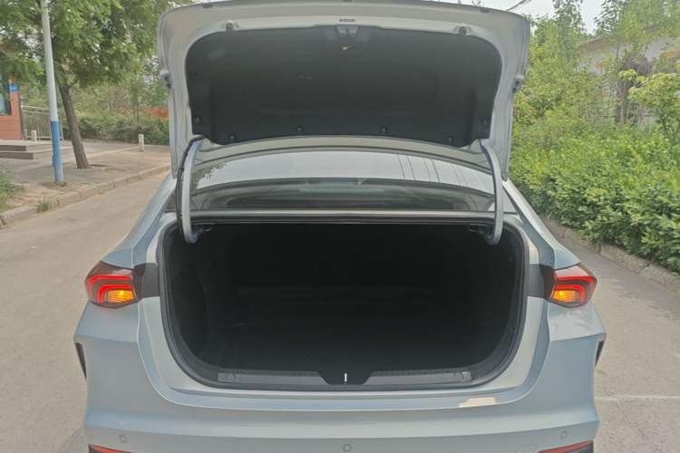 Used GAC Trumpchi EMPOW 2023 Shadow Leopard H Smart Hybrid Edition Trunk