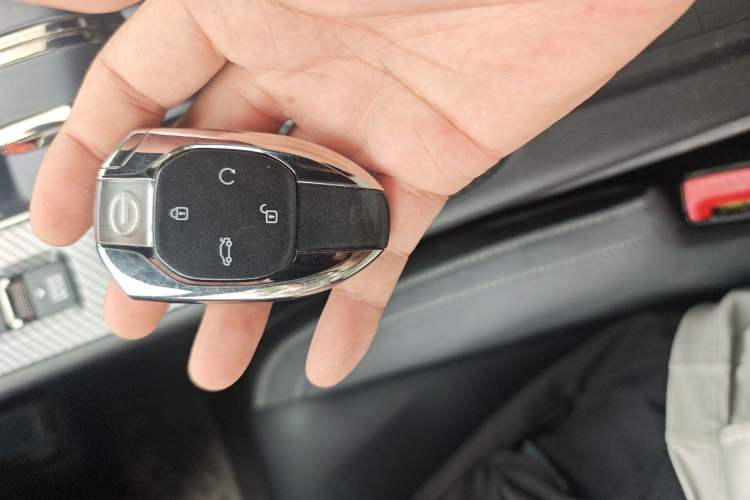 Used GAC Trumpchi EMPOW 2023 400T Automatic R MAX Vehicle Key