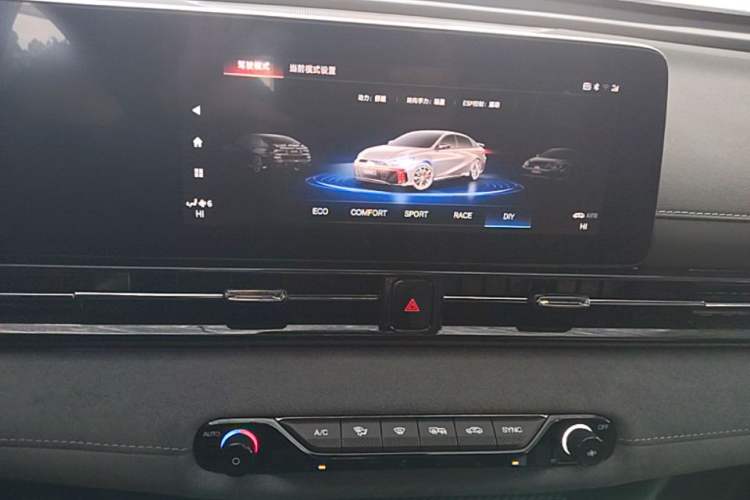 Used GAC Trumpchi EMPOW 2023 400T Automatic R MAX Audio And AC Panel