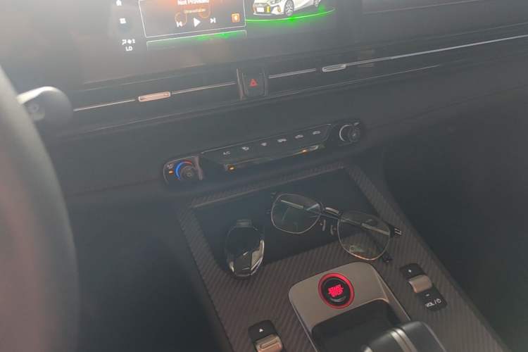 Used GAC Trumpchi EMPOW 2023 Shadow Leopard H High-Energy Hybrid Edition Audio And AC Panel