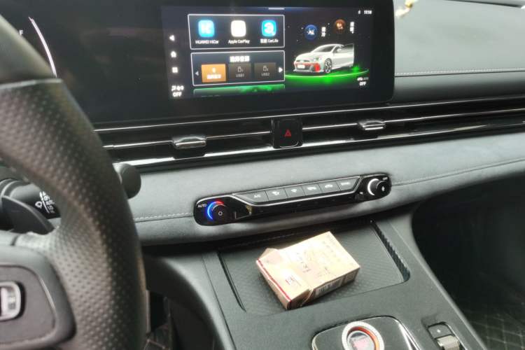 Used GAC Trumpchi EMPOW 2023 400T Automatic R PRO Audio And AC Panel