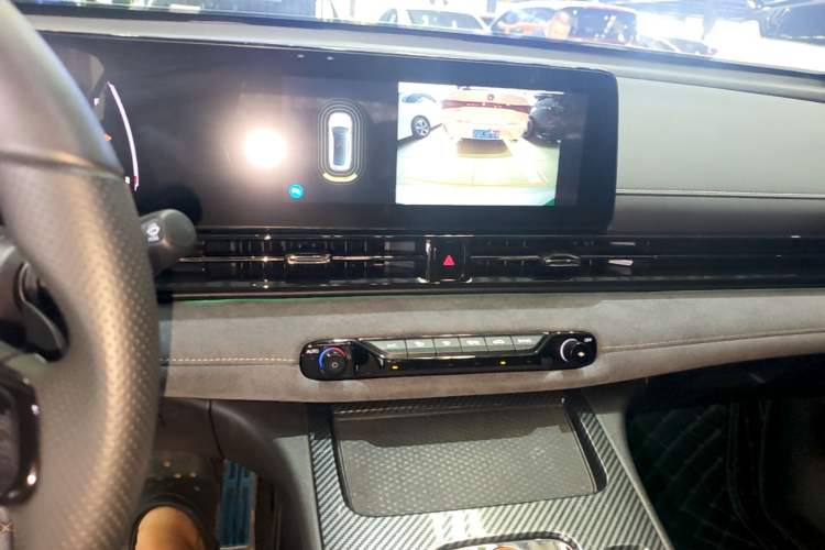 Used GAC Trumpchi EMPOW 2023 400T Automatic R PRO Audio And AC Panel