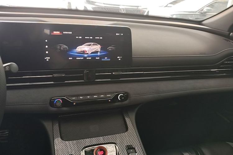 Used GAC Trumpchi EMPOW 2023 400T Automatic R MAX Center Console