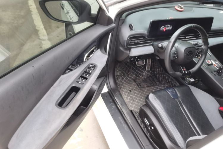 Used GAC Trumpchi EMPOW 2023 400T Automatic R PRO Driver Seat