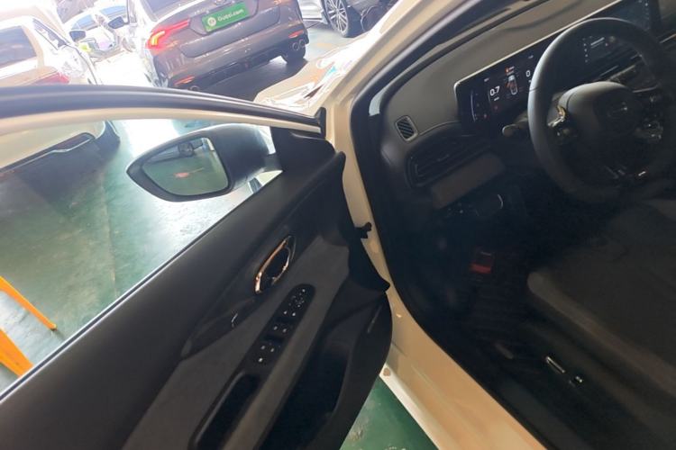 Used GAC Trumpchi EMPOW 2023 400T Automatic R PRO Driver Seat