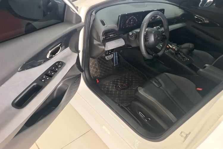 Used GAC Trumpchi EMPOW 2023 400T Automatic R PRO Driver Seat