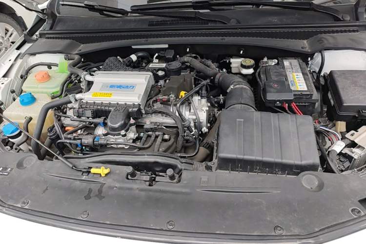 Used GAC Trumpchi EMPOW 2023 270T DCT J15 Version Engine Bay