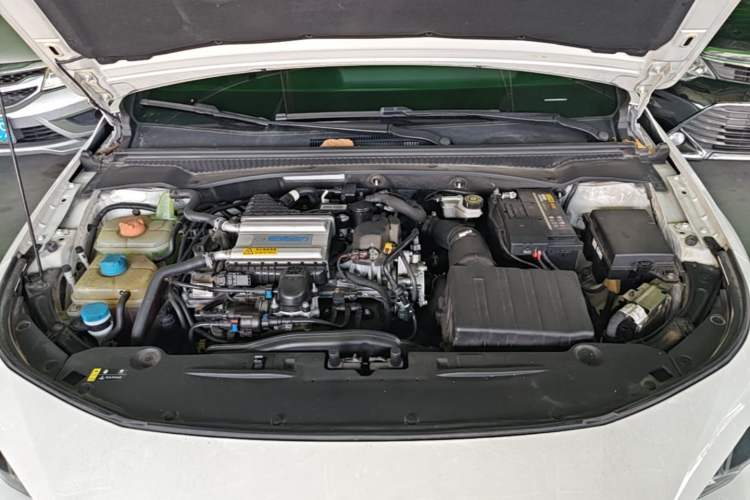 Used GAC Trumpchi EMPOW 2023 270T DCT J15 Version Engine Bay