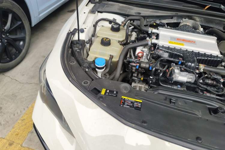 Used GAC Trumpchi EMPOW 2023 400T Automatic R MAX Engine Bay Right