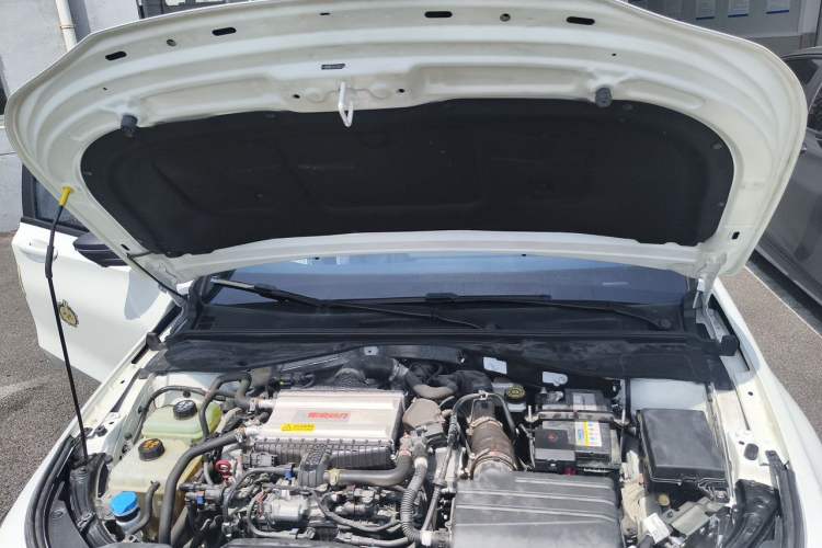 Used GAC Trumpchi EMPOW 2023 400T Automatic R MAX Engine Bay