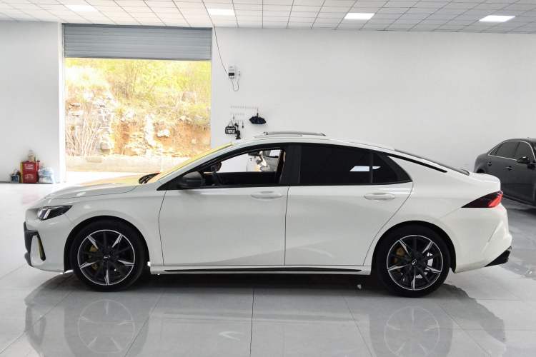 Used GAC Trumpchi EMPOW 2023 270T DCT J15 Version Exterior 5
