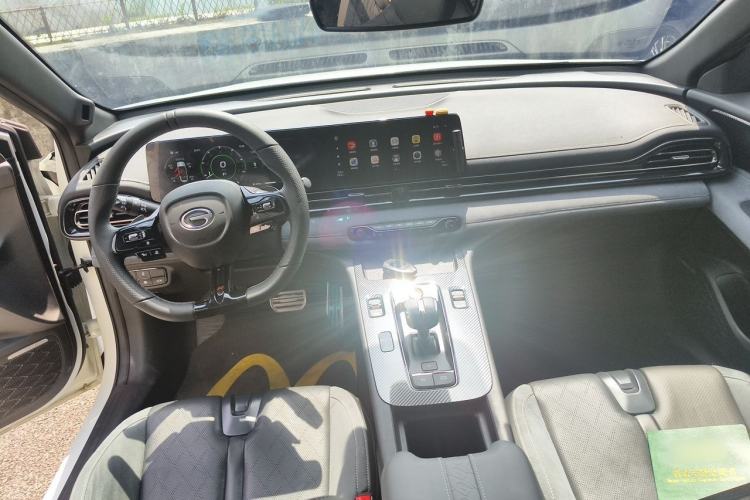 Used GAC Trumpchi EMPOW 2023 400T Automatic R MAX Interior 2