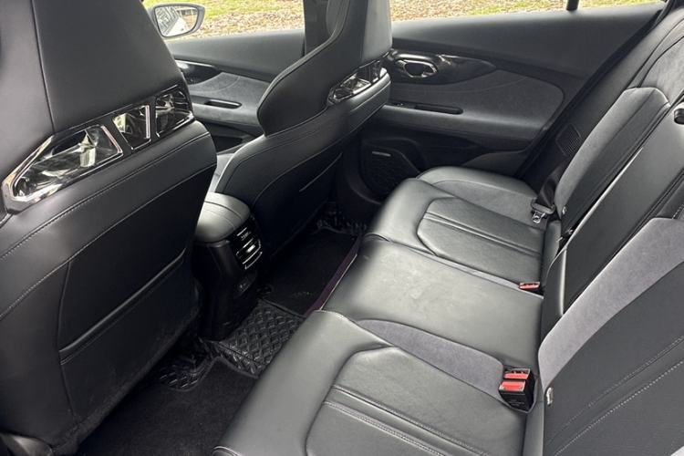 Used GAC Trumpchi EMPOW 2023 400T Automatic R MAX Interior 4