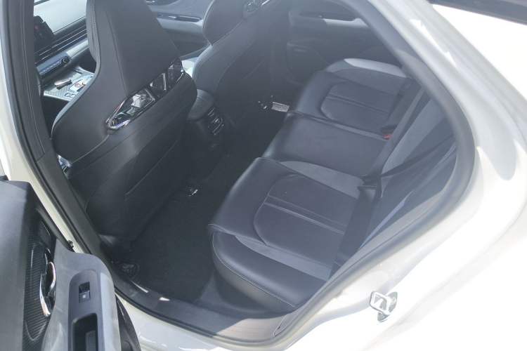 Used GAC Trumpchi EMPOW 2023 400T Automatic R MAX Interior 4