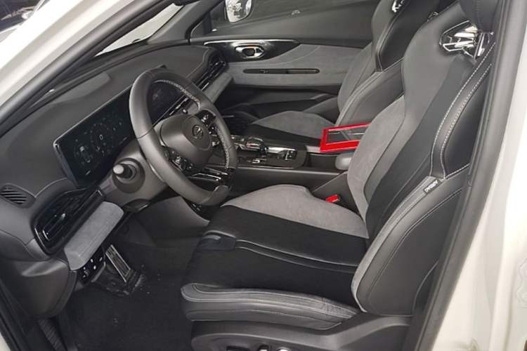 Used GAC Trumpchi EMPOW 2023 400T Automatic R MAX Left Front Seat