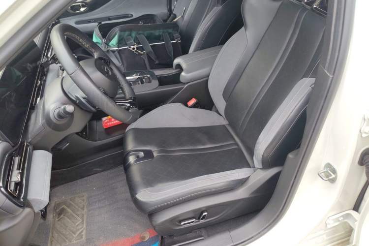 Used GAC Trumpchi EMPOW 2023 400T Automatic R PRO Left Front Seat