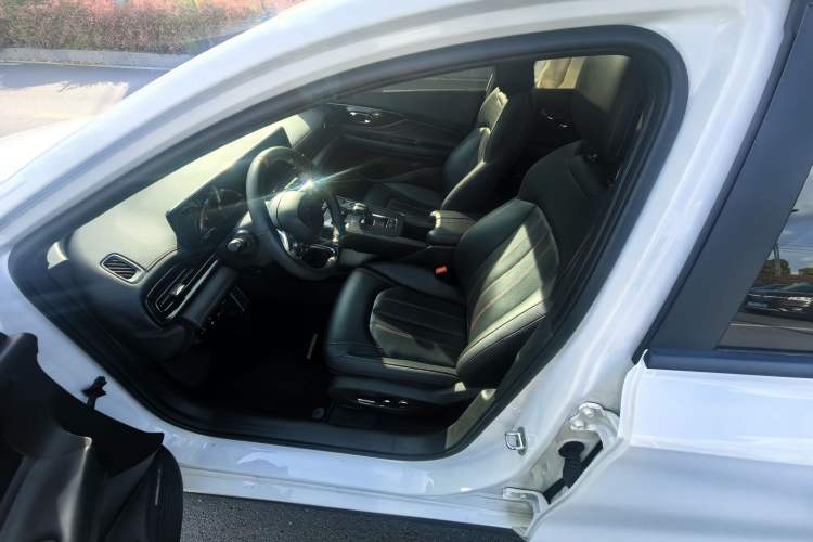 Used GAC Trumpchi EMPOW 2023 270T DCT J16 Version Left Front Seat