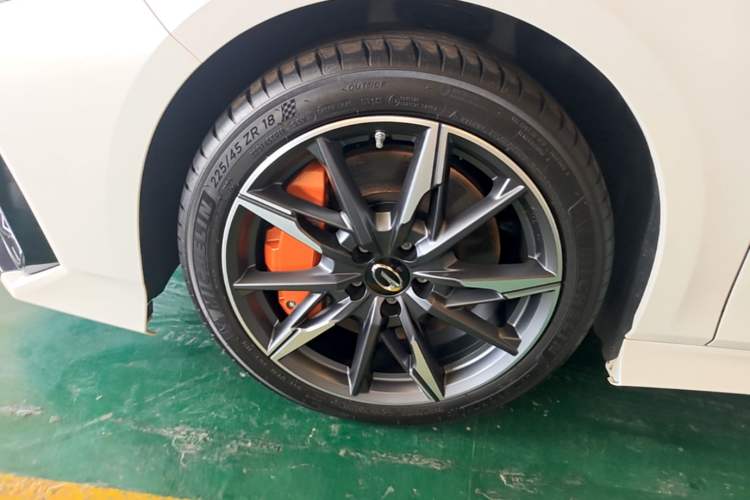 Used GAC Trumpchi EMPOW 2023 400T Automatic R PRO Left Front Wheel Hub