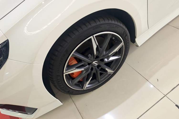 Used GAC Trumpchi EMPOW 2023 400T Automatic R PRO Left Front Wheel Hub