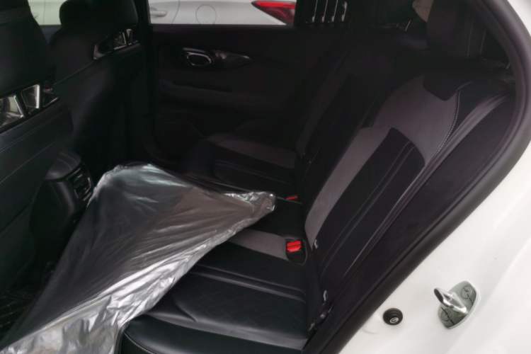 Used GAC Trumpchi EMPOW 2023 400T Automatic R PRO Left Rear Seat
