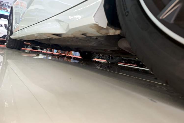 Used GAC Trumpchi EMPOW 2023 400T Automatic R PRO Left Side Sill