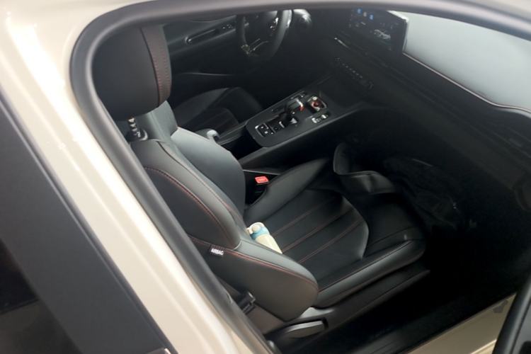 Used GAC Trumpchi EMPOW 2023 270T DCT J15 Version Right Front Seat