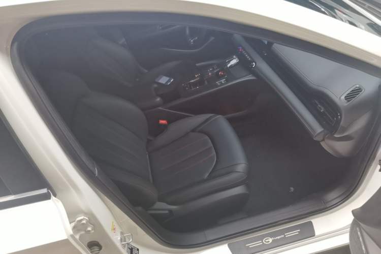 Used GAC Trumpchi EMPOW 2023 270T DCT J15 Version Right Front Seat