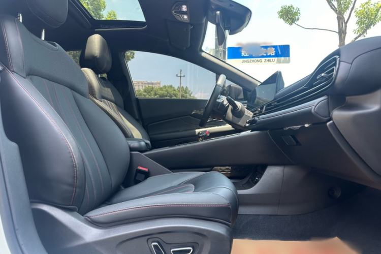 Used GAC Trumpchi EMPOW 2023 270T DCT J16 Version Right Front Seat