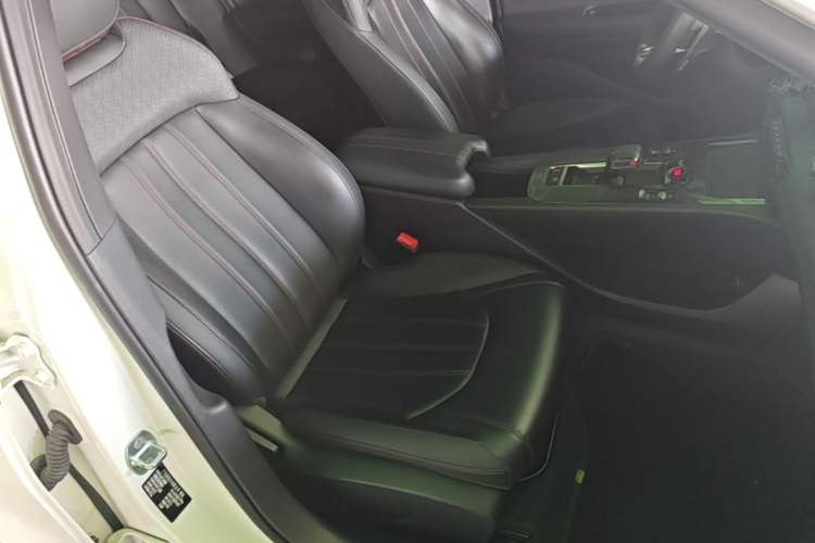 Used GAC Trumpchi EMPOW 2023 270T DCT J15 Version Right Front Seat