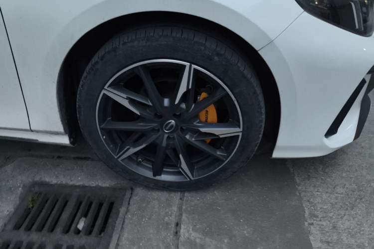 Used GAC Trumpchi EMPOW 2023 270T DCT J16 Version Right Front Wheel Hub