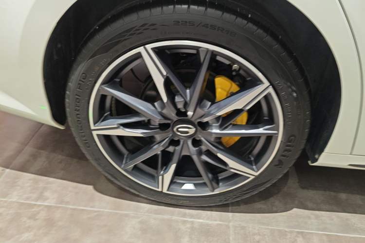 Used GAC Trumpchi EMPOW 2023 270T DCT J15 Version Right Rear Wheel Hub